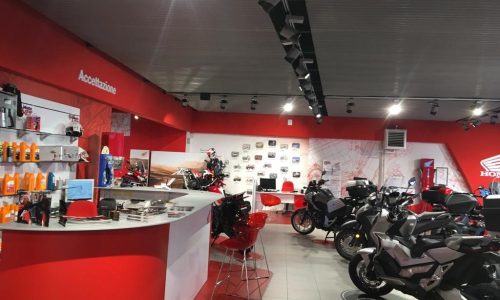REALIZZAZIONE SHOW ROOM HONDA MOTO STAR A MILANO 1